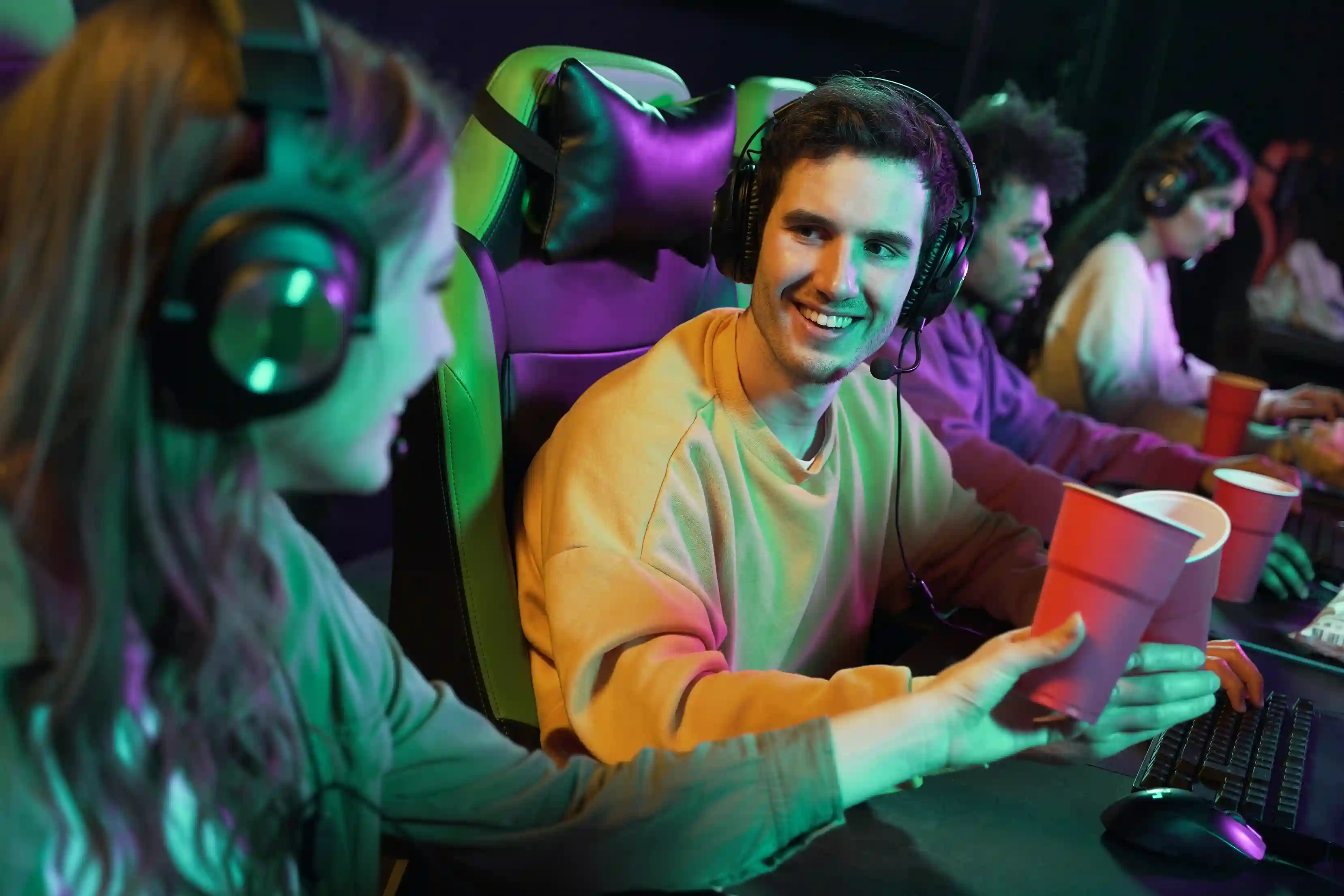 Dynovora Gaming Club Contact